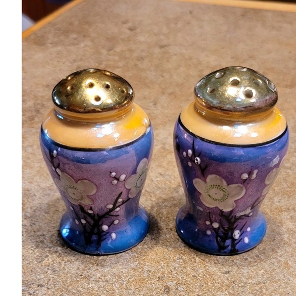 Vintage Hand Painted Ceramic Salt Pepper Shakers Made in Japan Floral Design - Picture 8 of 8